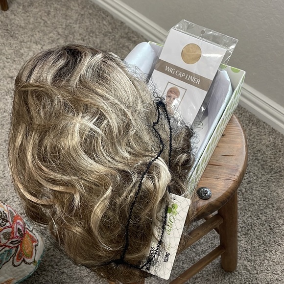 Envy Dakota Wig - Picture 14 of 14